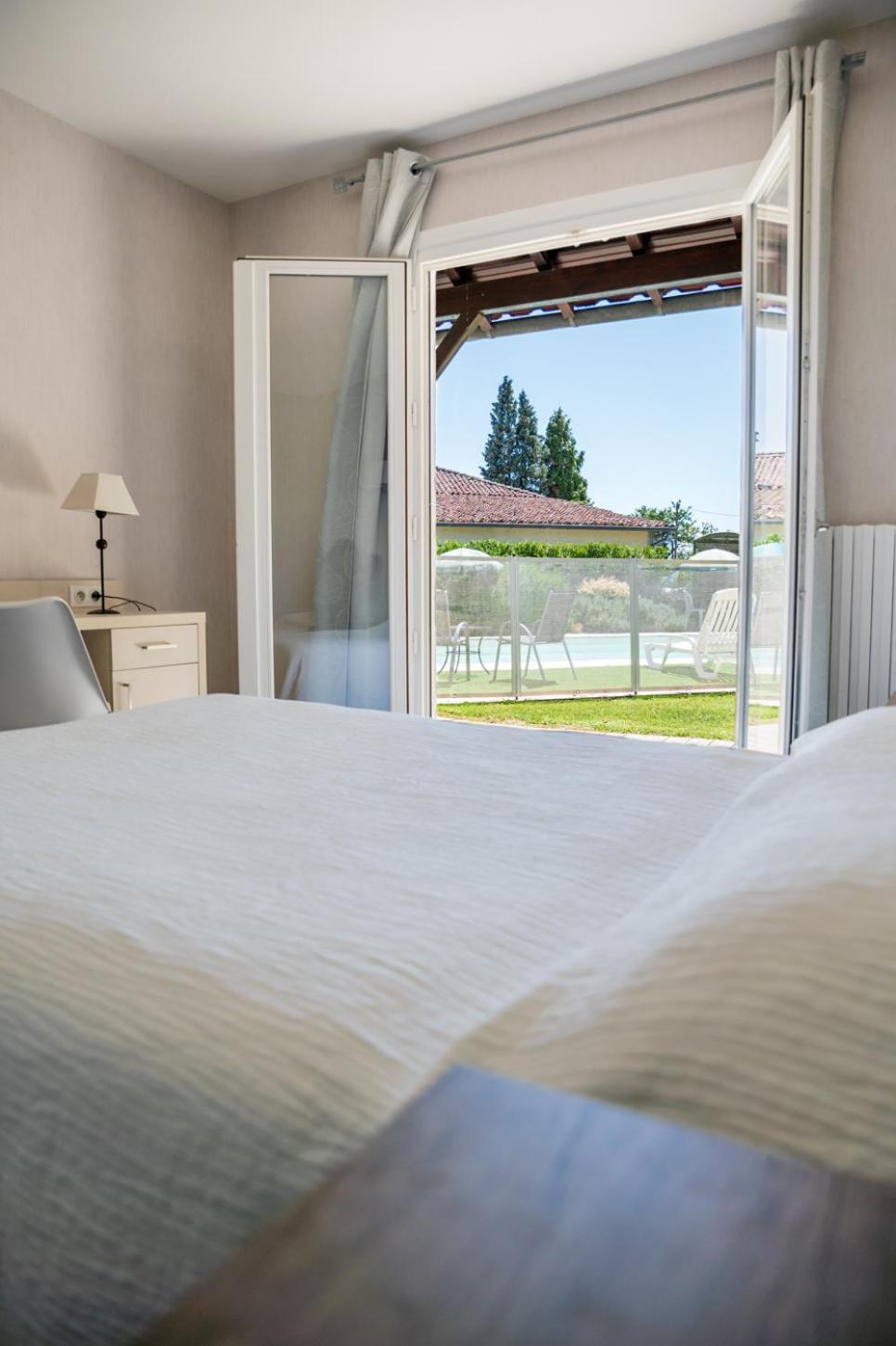 Le Relais Des Tuileries Hotel Sereilhac Exterior photo